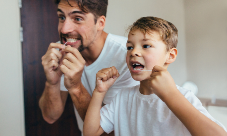 Como passar fio dental da forma certa: um guia de técnicas