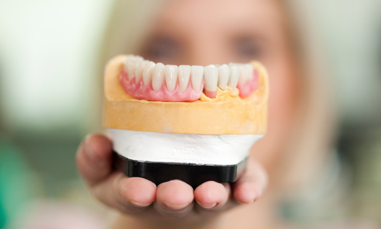 Existe alguma prótese dentária mais confortável para mim?