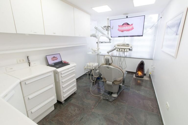 Consultório com scanner intraoral 3D